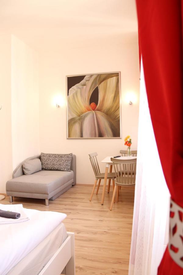 Flowers Apartahotel Praga
